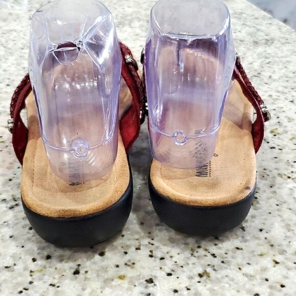 Minnetonka Red Leather Flip Flop Sandals silver tone jewels braided leather, 10 - Picture 3 of 9